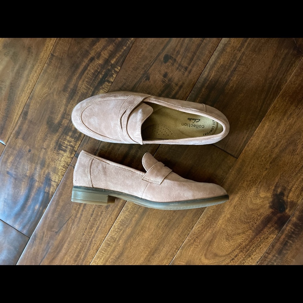 Clarks blush suede loafers. NWT
